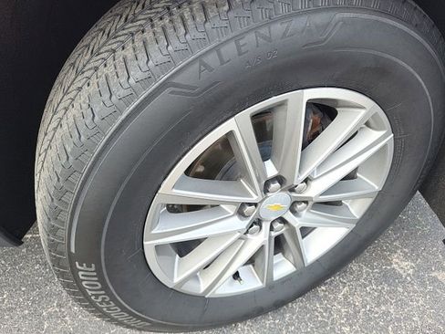 Used 2023 Chevrolet Traverse LT image 4