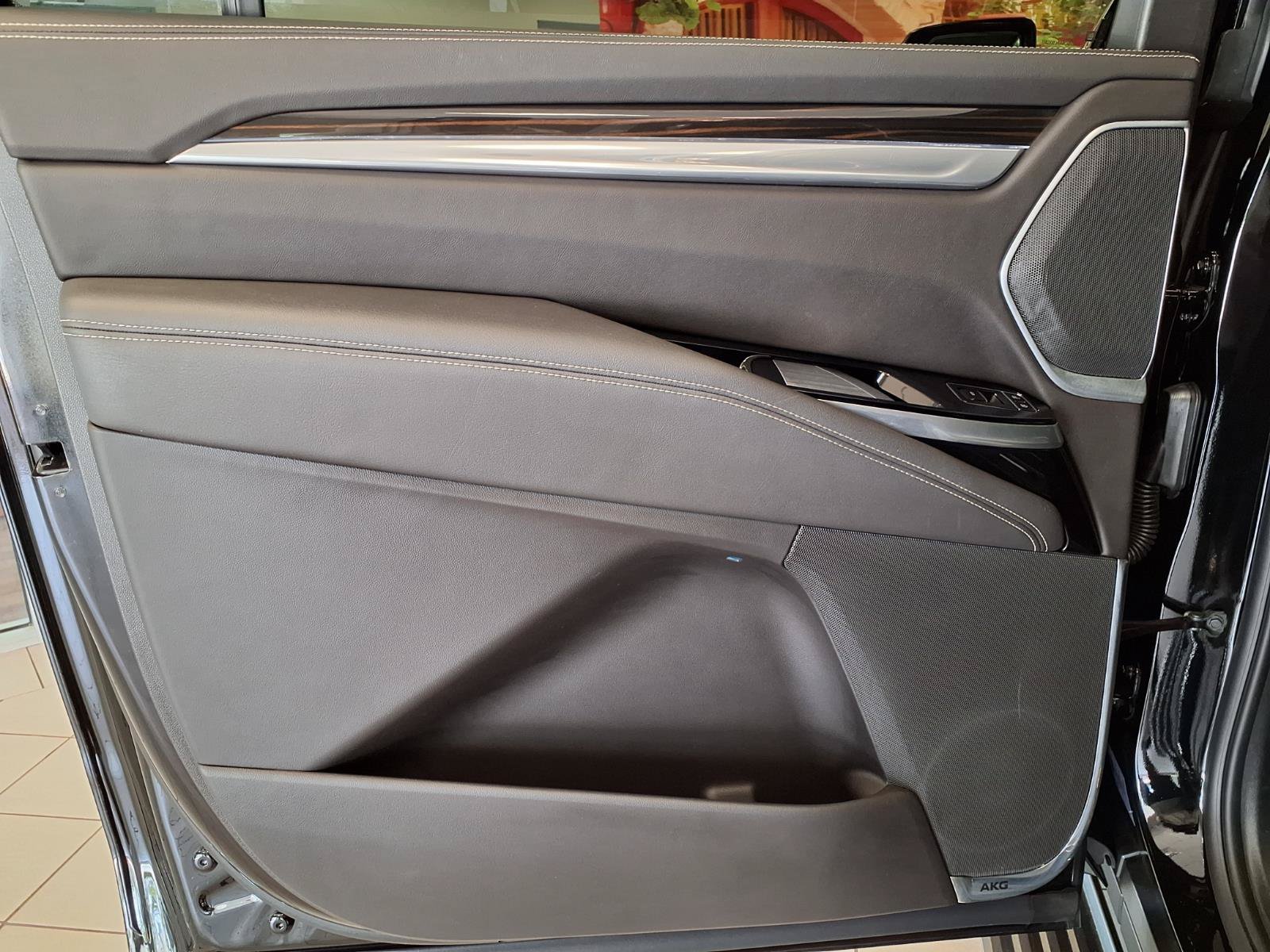 Certified 2025 Cadillac Escalade ESV Premium Luxury w/ LPO, Radiant Package AWD/4WD image 19