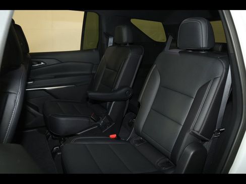 Used 2025 Chevrolet Traverse LT AWD/4WD image 59