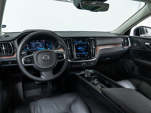 Used 2024 Volvo V60 B5 Cross Country Plus image 16