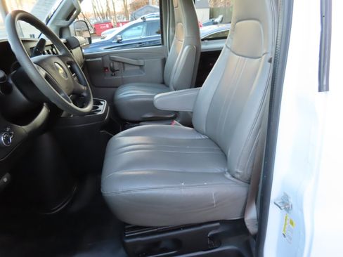 Used 2017 Chevrolet Express 3500 image 11