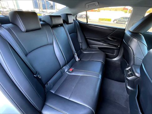 Used 2019 Lexus ES 300h image 19