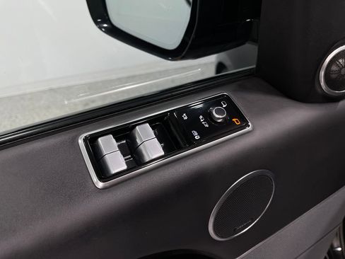 Used 2018 Land Rover Range Rover Sport HSE Dynamic image 17