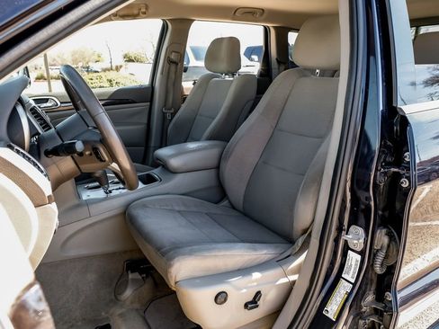 Used 2011 Jeep Grand Cherokee Laredo w/ Security & Convenience Group image 25