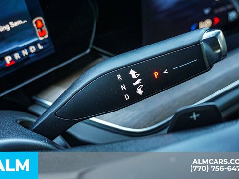 Used 2025 Chevrolet Suburban High Country image 36