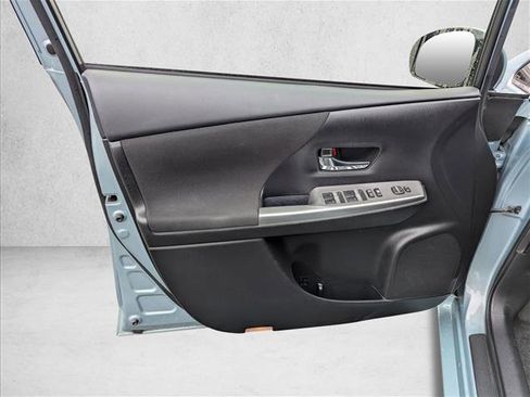 Used 2017 Toyota Prius V Three image 22