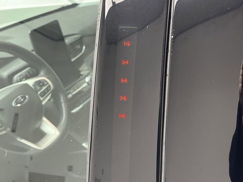 Used 2023 Ford Explorer Limited w/ Limited Technology Package image 9