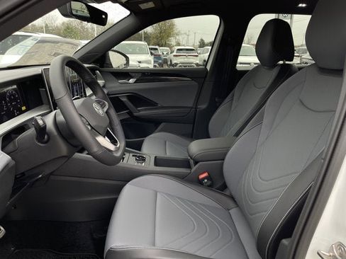 New 2026 Volkswagen Tiguan SE R-Line image 14