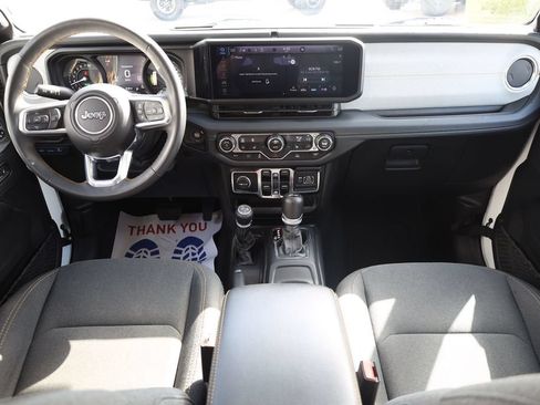 Used 2024 Jeep Wrangler Unlimited Sahara AWD/4WD image 18