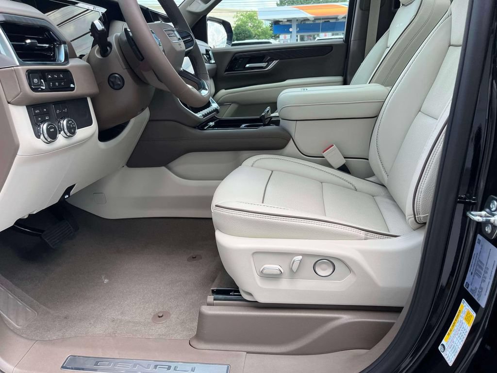 New 2026 GMC Yukon Denali w/ Sun & Power Step Package AWD/4WD image 24