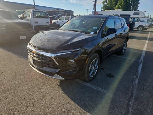 Used 2025 Chevrolet Blazer LT FWD image 1