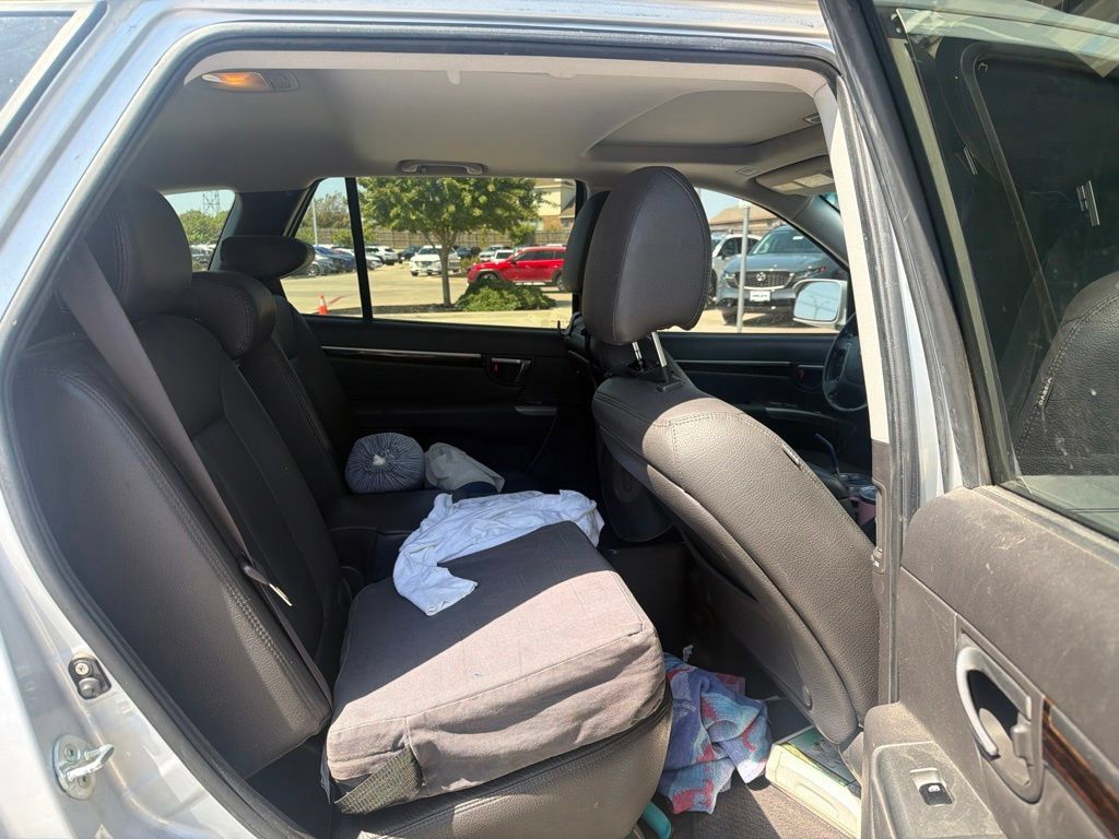 Used 2010 Hyundai Santa Fe Limited FWD image 10