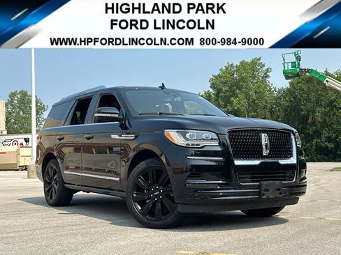 Used 2022 Lincoln Navigator Reserve image 1