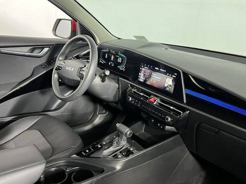 Used 2023 Kia Niro EX image 35