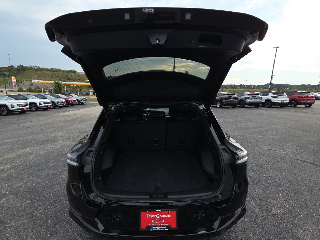 Used 2025 Chevrolet Equinox EV RS w/ Convenience Package II FWD image 32