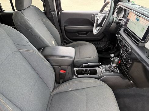 Used 2025 Jeep Wrangler Unlimited Sahara w/ Safety Group AWD/4WD image 10