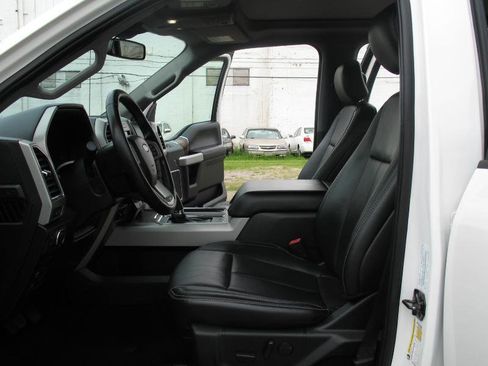 Used 2019 Ford F150 Lariat w/ Equipment Group 502A Luxury AWD/4WD image 17