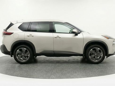 Used 2025 Nissan Rogue SV image 11