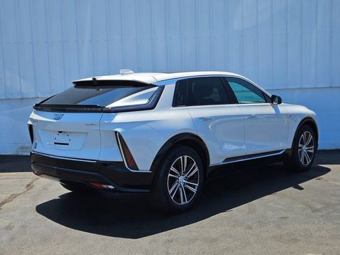 New 2025 Cadillac Lyriq Luxury w/ LPO, Floor Liner Package image 3