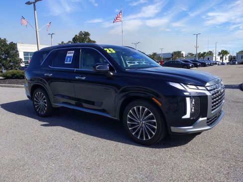 Used 2023 Hyundai Palisade Calligraphy image 3