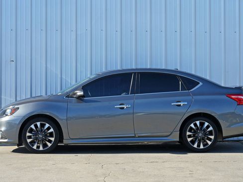 Used 2019 Nissan Sentra SR w/ Exterior Package image 8