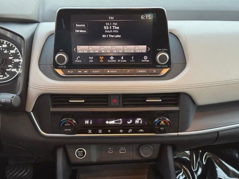 Used 2023 Nissan Rogue SV image 15