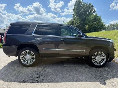 Used 2017 Cadillac Escalade Platinum AWD/4WD image 9