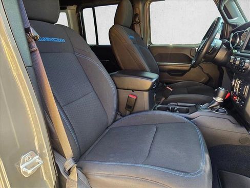 Used 2023 Jeep Wrangler Unlimited Rubicon 4xe w/ Cold Weather Group AWD/4WD image 19