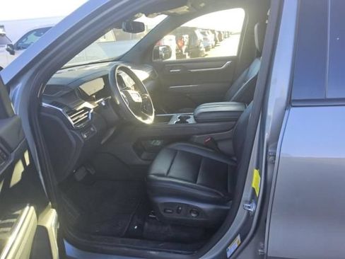Used 2024 GMC Acadia Elevation w/ Black Edition FWD image 3