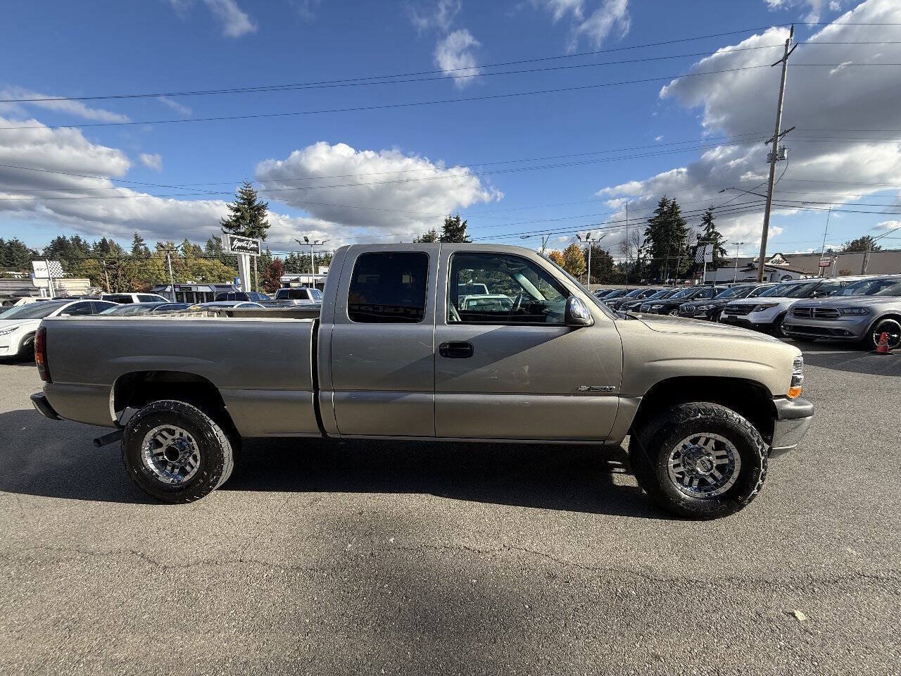 Used 2001 Chevrolet Silverado 2500 LS w/ Firm Ride Suspension Pkg AWD/4WD image 6