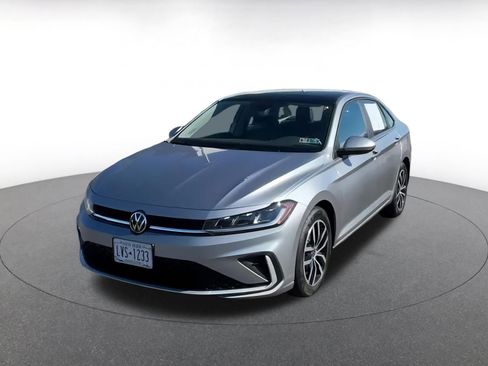 Used 2025 Volkswagen Jetta SE image 7