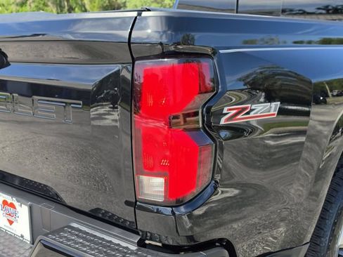 Used 2024 Chevrolet Colorado Z71 w/ Z71 Convenience Package 2 AWD/4WD image 11