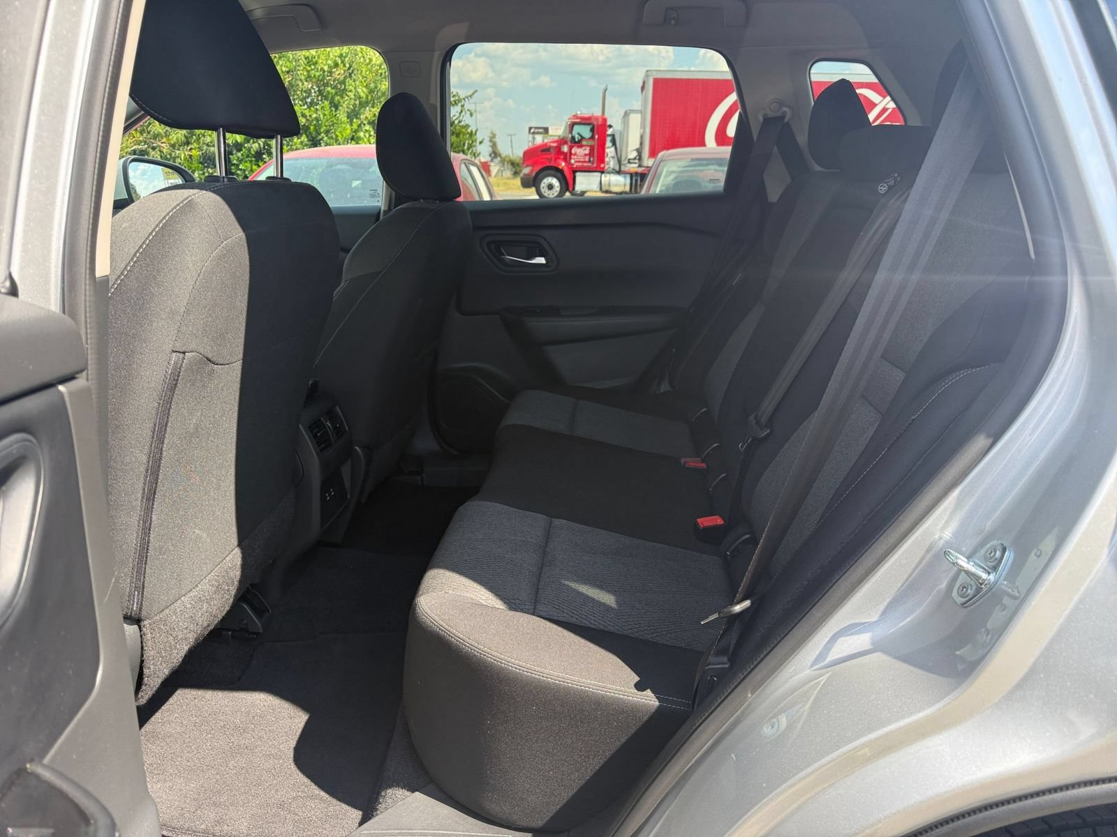 Used 2025 Nissan Rogue SV AWD/4WD image 25