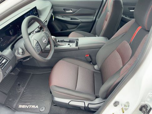New 2026 Nissan Sentra SR w/ Floor Mat Package FWD image 5