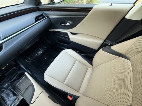 Used 2019 Lexus ES 300h w/ Premium Package FWD image 12