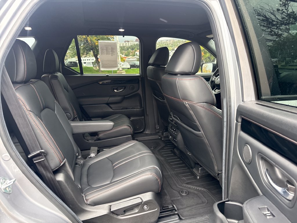 Used 2025 Honda Pilot TrailSport image 26