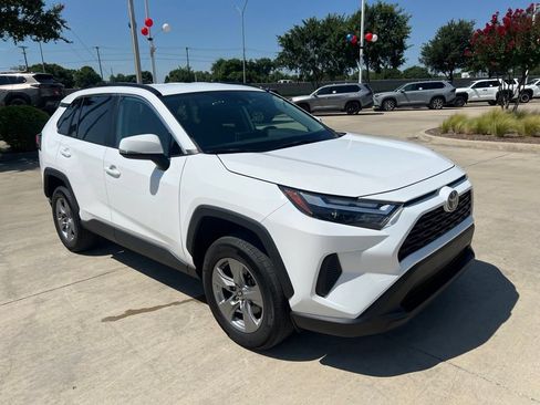 Used 2024 Toyota RAV4 XLE AWD/4WD image 18