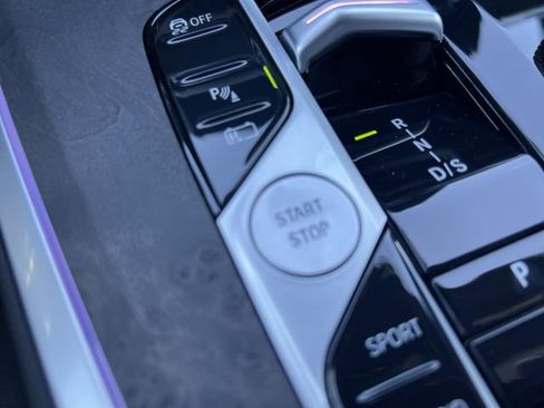 Certified 2025 BMW X5 xDrive50e w/ Premium Package image 27