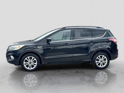 Used 2017 Ford Escape SE w/ Equipment Group 201A FWD image 3