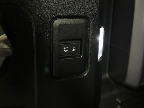 Used 2020 Land Rover Defender 110 First Edition image 48