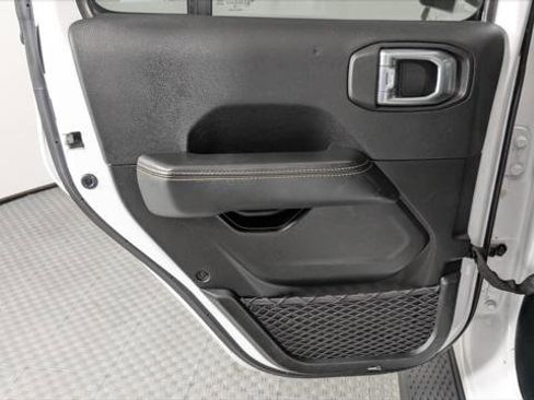 Used 2023 Jeep Gladiator Overland image 17