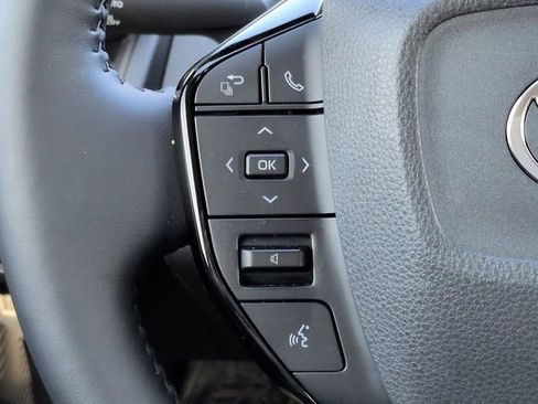 Used 2025 Toyota Prius FWD image 24