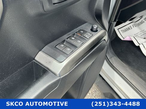 Used 2020 Toyota Tacoma SR5 RWD image 22