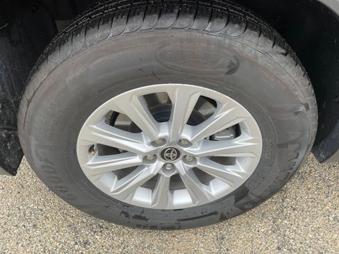 Used 2025 Toyota Grand Highlander FWD image 30