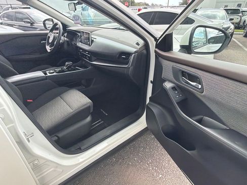 Used 2023 Nissan Rogue SV AWD/4WD image 12