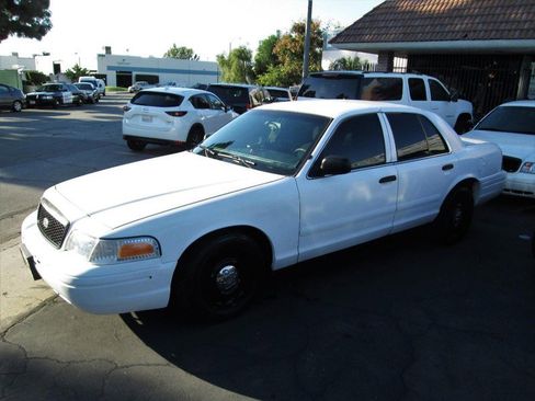 Used 2005 Ford Crown Victoria Police Interceptor image 5