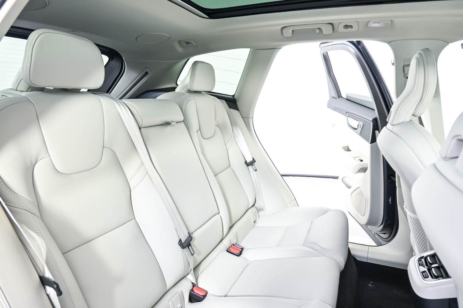 Used 2027 Volvo XC60 B5 Ultra AWD/4WD image 21