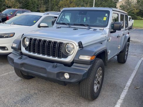 Used 2024 Jeep Wrangler Unlimited Sport AWD/4WD image 3