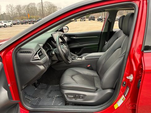 Used 2023 Toyota Camry XSE image 12
