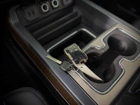 Used 2019 GMC Sierra 2500 Denali image 29